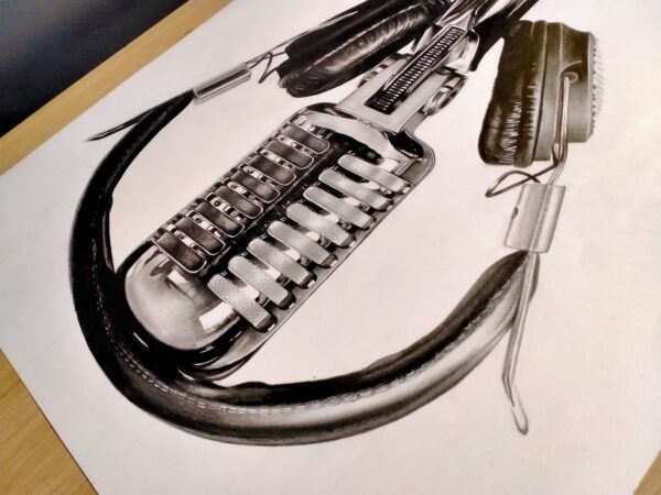 VINTAGE MICROPHONE, 2023 - Print - Edition limitée à 30 tirages